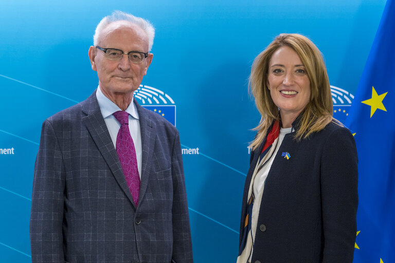 Foto 4: Roberta METSOLA, EP President meets with Klaus HÄNSCH, President of the European Parliament Former Members Association ...