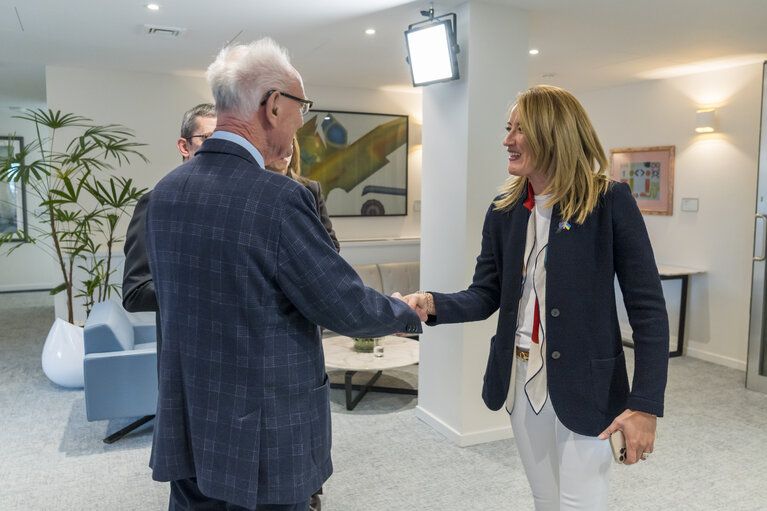 Foto 6: Roberta METSOLA, EP President meets with Klaus HÄNSCH, President of the European Parliament Former Members Association ...