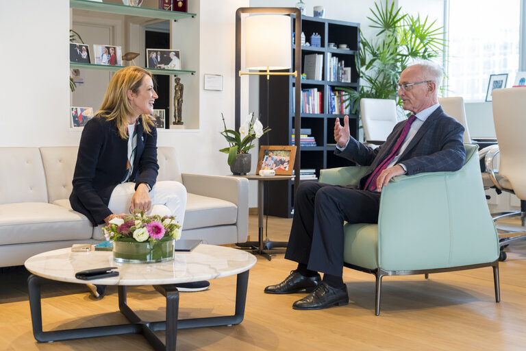 Foto 1: Roberta METSOLA, EP President meets with Klaus HÄNSCH, President of the European Parliament Former Members Association ...