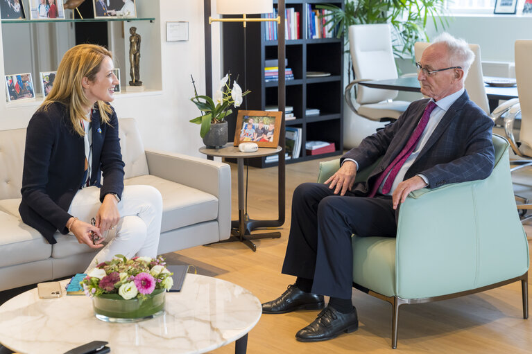 Foto 3: Roberta METSOLA, EP President meets with Klaus HÄNSCH, President of the European Parliament Former Members Association ...