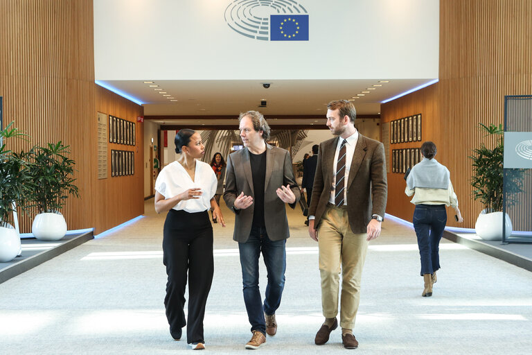 Fotografie 1: Alice KUHNKE, Pär HOLMGREN and Jakop DALUNDE,  in the EP in Brussels