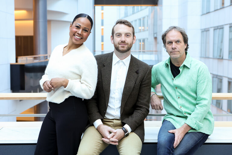 Fotografie 2: Alice KUHNKE, Pär HOLMGREN and Jakop DALUNDE,  in the EP in Brussels