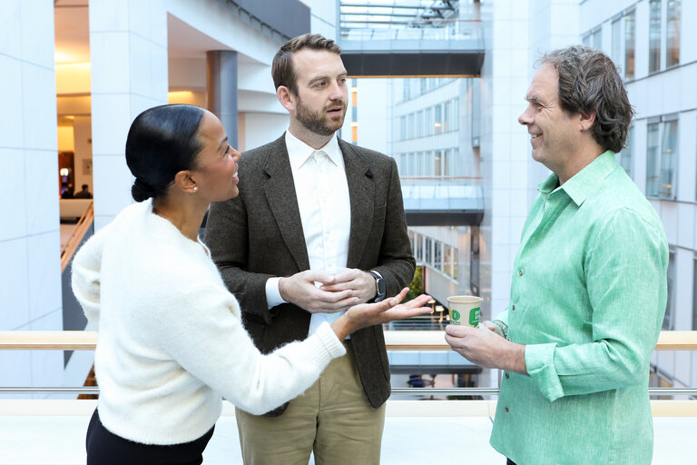 Fotografie 3: Alice KUHNKE, Pär HOLMGREN and Jakop DALUNDE,  in the EP in Brussels