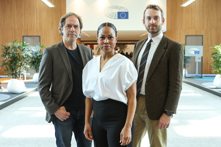 Fotografie 7: Alice KUHNKE, Pär HOLMGREN and Jakop DALUNDE,  in the EP in Brussels