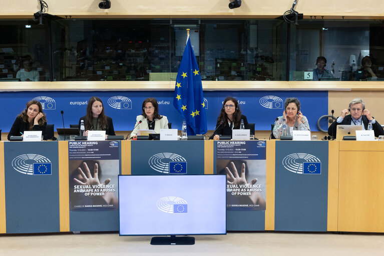 Photo 11 : FEMM Committee - Hearing: on 'Sexual violence and rape as abuses of power'