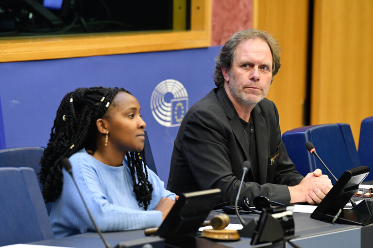 Fotagrafa 4: Meeting between ENVI MEPs, delegates of the EP delegation to COP27, and climate activist Elizabeth WATHUTI.