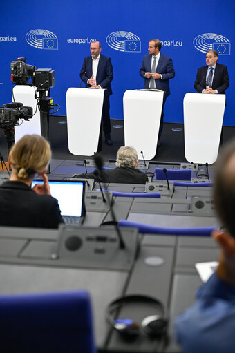 Foto 12: Press briefing EPP group