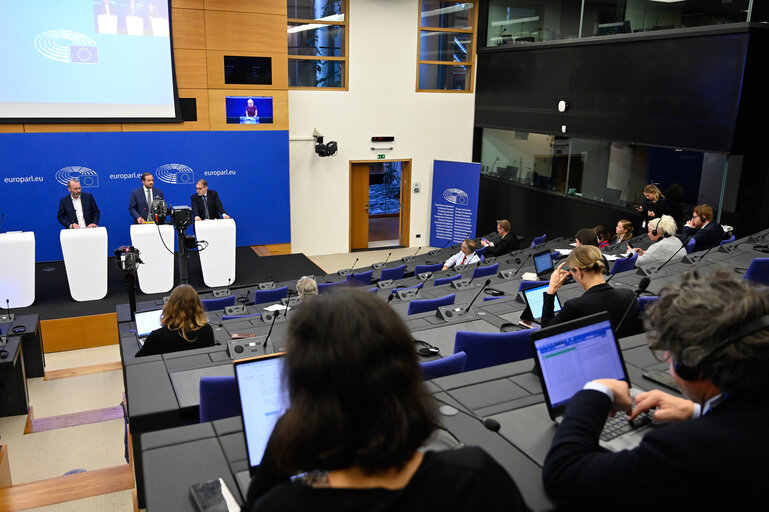 Foto 3: Press briefing EPP group