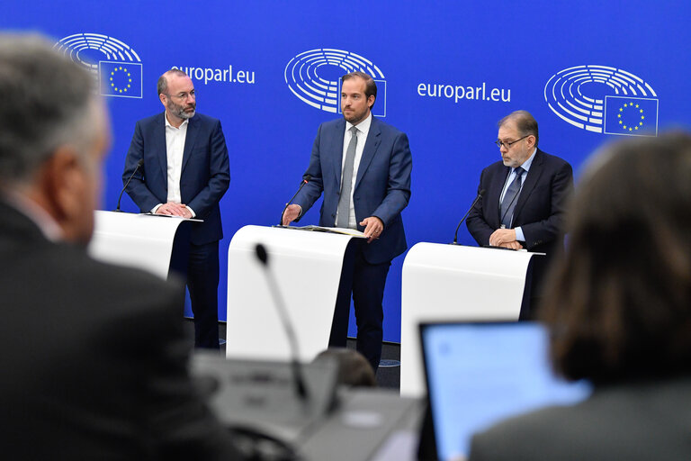 Foto 6: Press briefing EPP group