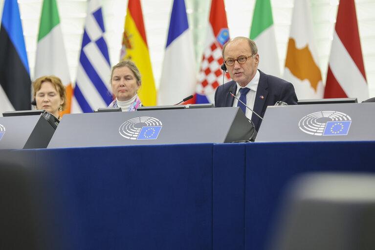 Foto 45: EP Plenary session -Topical debate - Whitewashing of the anti-European extreme right in the EU