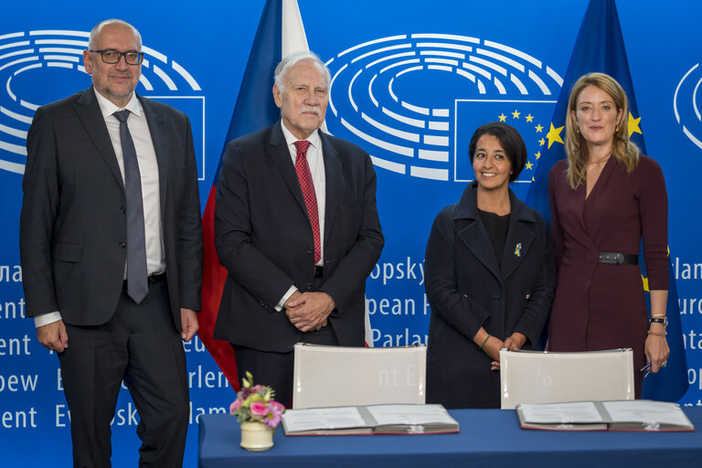 Foto 1: LEX Signing ceremony by Roberta METSOLA, EP President and by Mikuláš BEK, Minister for European Affairs, on behalf of the Czech Presidency of the Council