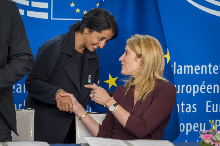 Foto 6: LEX Signing ceremony by Roberta METSOLA, EP President and by Mikuláš BEK, Minister for European Affairs, on behalf of the Czech Presidency of the Council