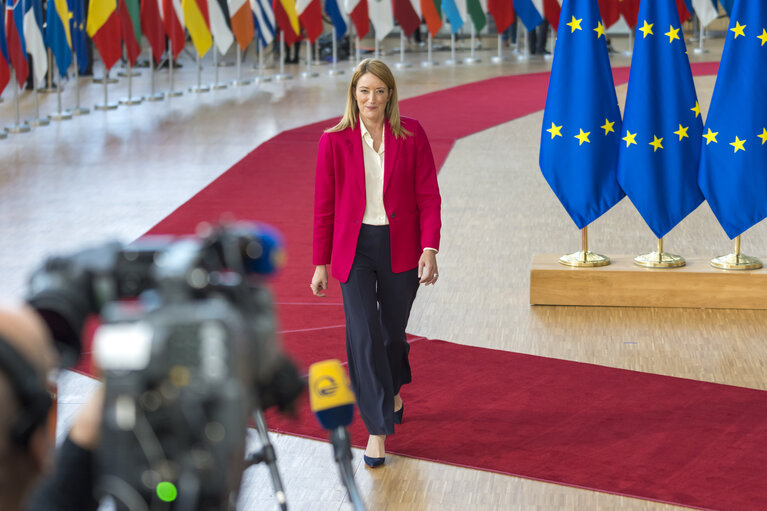 Foto 5: European Council - Arrival of Roberta METSOLA, EP President.