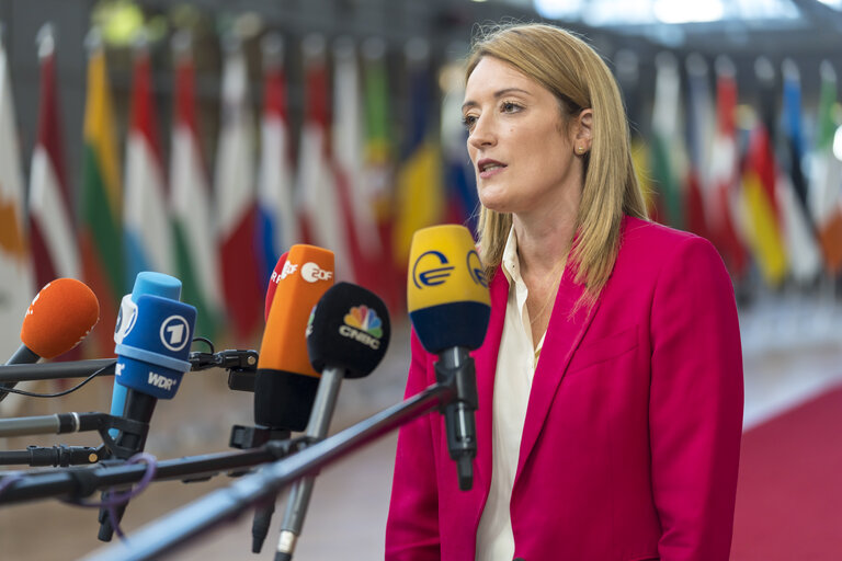 Fotografie 6: European Council - Arrival of Roberta METSOLA, EP President.