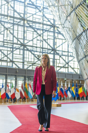 Fotografie 1: European Council - Arrival of Roberta METSOLA, EP President.