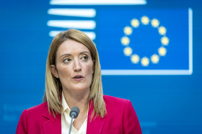 Foto 7: European Council - Press Conference by Roberta METSOLA, EP President