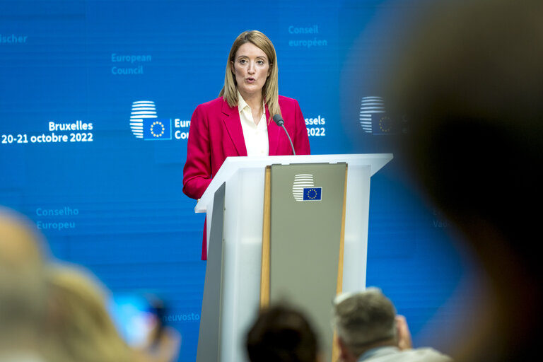 Zdjęcie 4: European Council - Press Conference by Roberta METSOLA, EP President