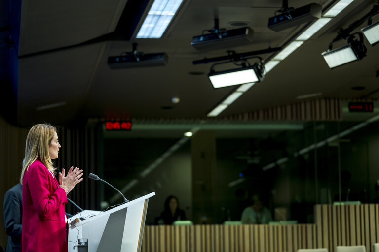 Zdjęcie 3: European Council - Press Conference by Roberta METSOLA, EP President