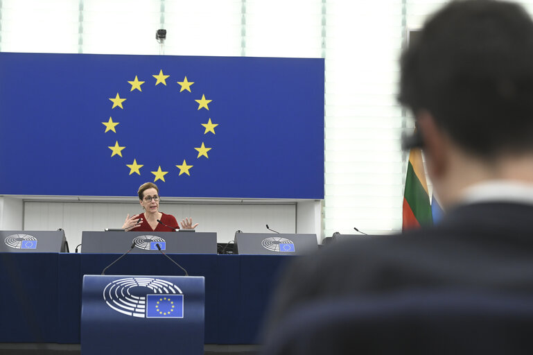 Photo 33: Euroscola