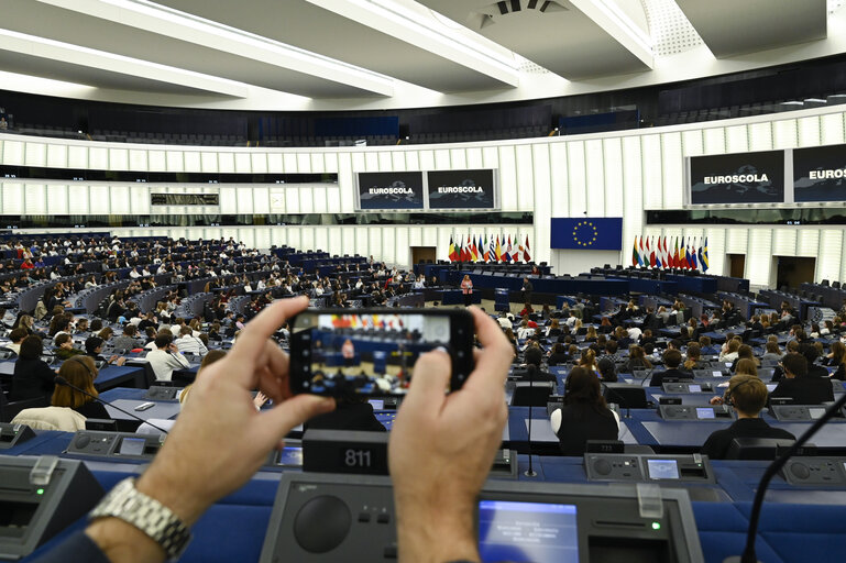 Photo 2: Euroscola