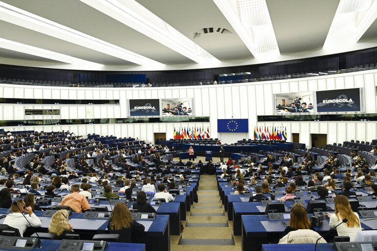 Photo 3: Euroscola