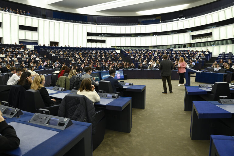 Photo 12: Euroscola