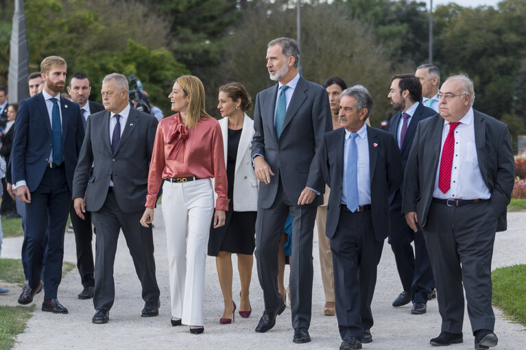 Zdjęcie 1: Global Youth Leadership Forum - “Europa, un futuro de esperanza”- Family photo