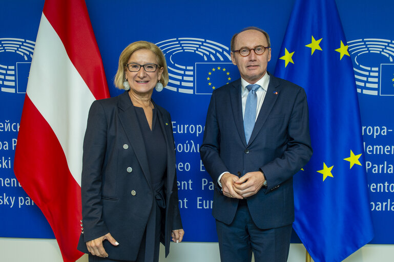 Foto 7: Othmar KARAS meets with LH Mikl-Leitner.