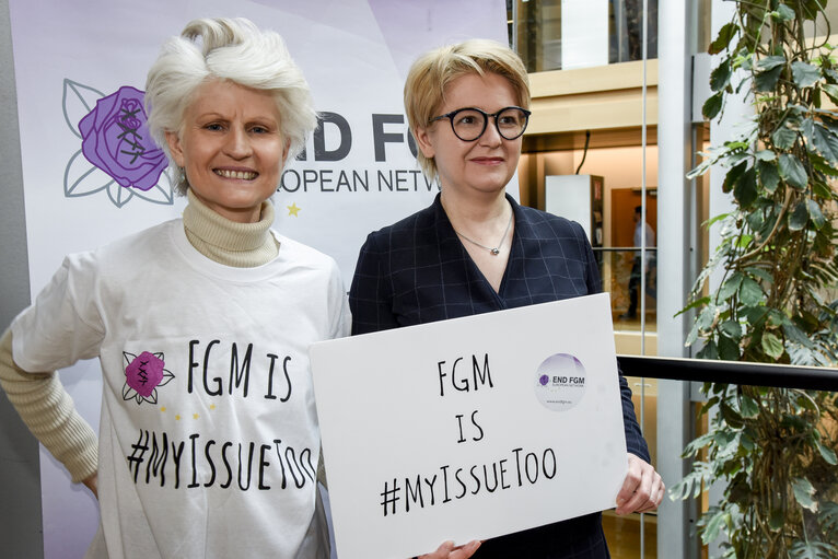 Foto 1: Action against female genital mutilation - FGM is #MYISSUETOO