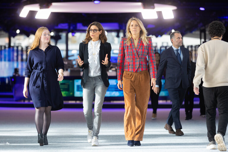 Zdjęcie 1: Pernille WEISS and her team in the EP in Brussels