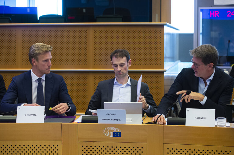 Photo 12 : Trilogue on the Fit for 55 file related to CO2 emissions for cars and vans