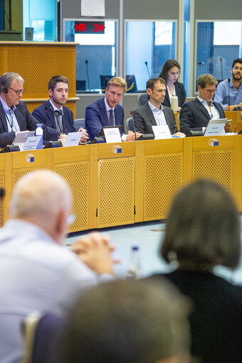 Photo 1 : Trilogue on the Fit for 55 file related to CO2 emissions for cars and vans