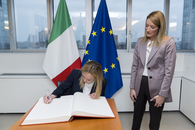 Fotogrāfija 4: Roberta METSOLA, EP President meets with Giorgia MELONI, Italian Prime Minister