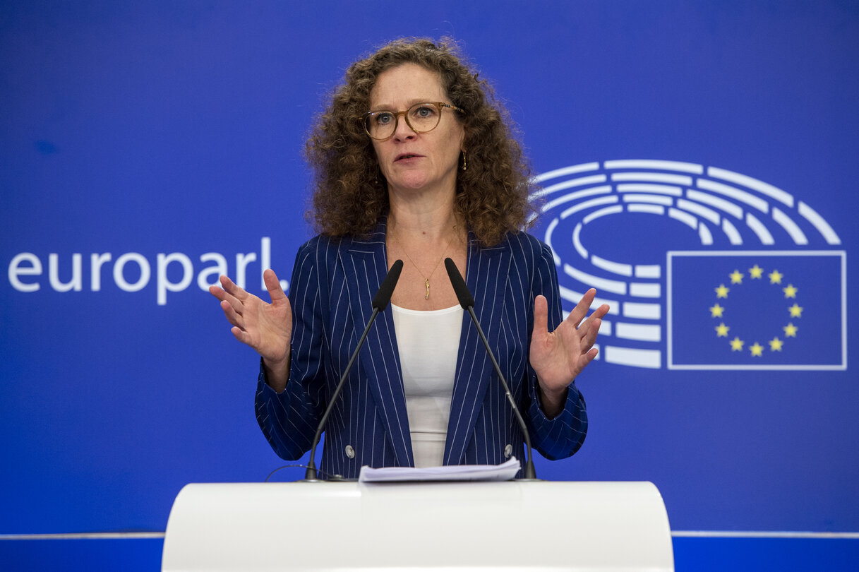 Press conference on PEGA draft report