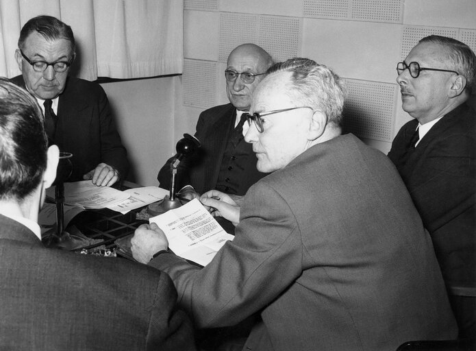 Fotografia 2: Interview on Radio - Plenary Session in Strasbourg - 1959