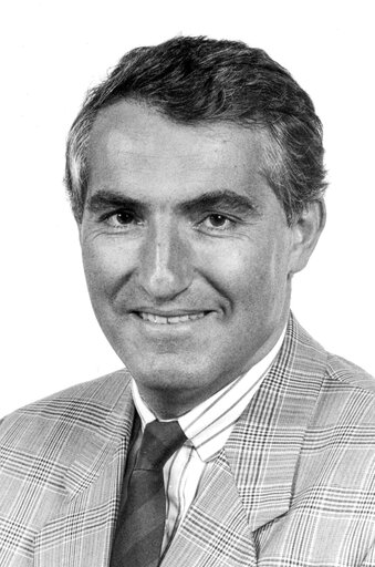 Снимка 2: Portrait of Karel PINXTEN, MEP during the 3rd Parliamentary Term (1989-1991)