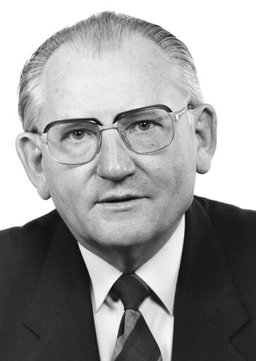 Fotografija 2: Portrait of Fritz PIRKL, MEP during the 2nd and 3rd Parliamentary Terms (1984-1994)