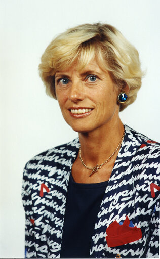 Fotografi 1: Portrait of Elly PLOOIJ-VAN GORSEL, MEP during the 4th and 5th Parliamentary Terms (1994-2004)