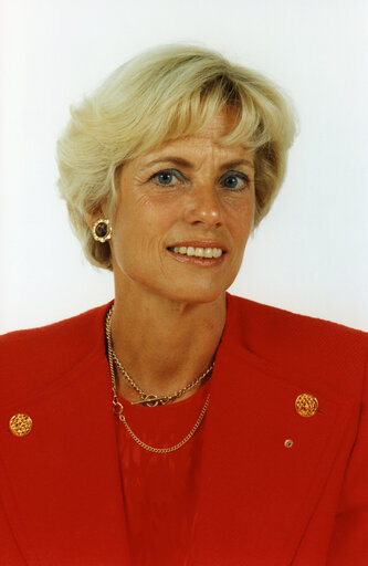 Fotografi 2: Portrait of Elly PLOOIJ-VAN GORSEL, MEP during the 4th and 5th Parliamentary Terms (1994-2004)