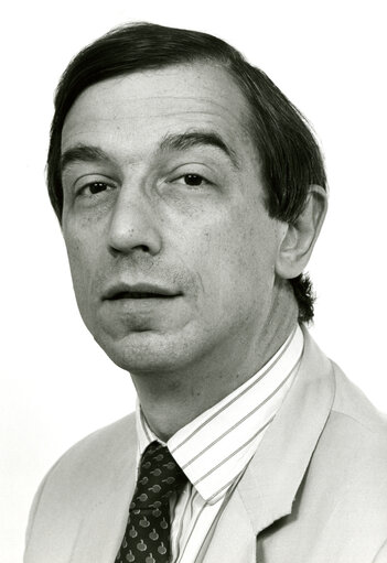 Fotó 1: Portrait of Bill NEWTON DUNN, MEP during the 1st, 2nd, 3rd, 5th, 6th, 7th and 9th Parliamentary Terms (1979-1999), in 1979.