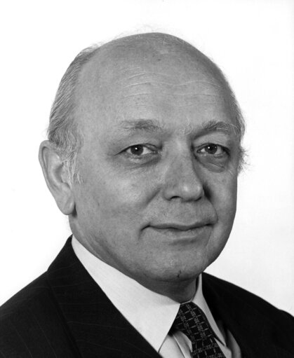 Portrait of Karl Heinz NARJES, EU Commissioner for Parliamentary Relations and for Competition from 1981 to 1985 (Thorn Commission), and Vice-President of the Commission and Commissioner for Industry, information Technology and Science and research from 1985 to 1988 (Delors Commission)