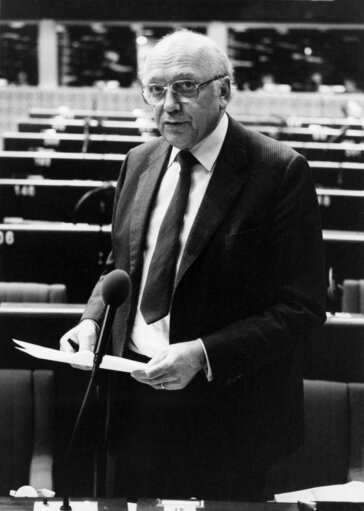 Commissioner Karl Heinz NARJES during a plenary session in Strasbourg, January 1985