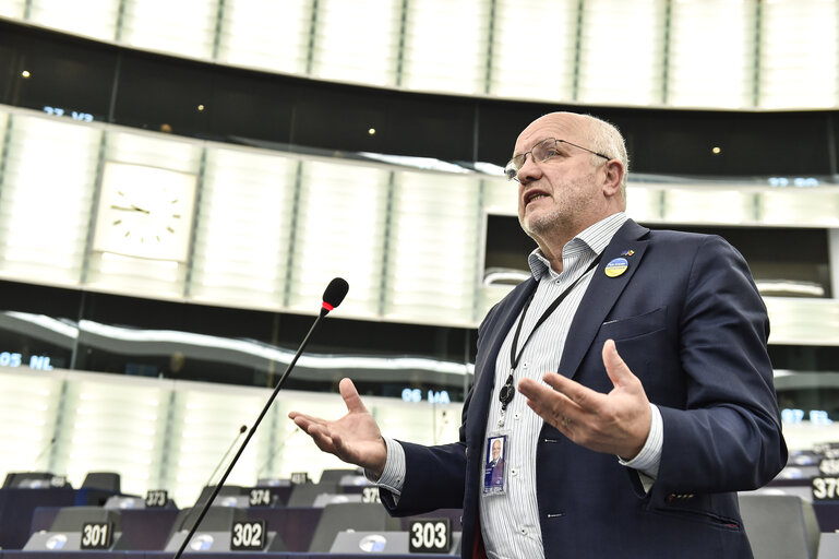 Photo 2: EP Plenary session - Resilience of critical entities