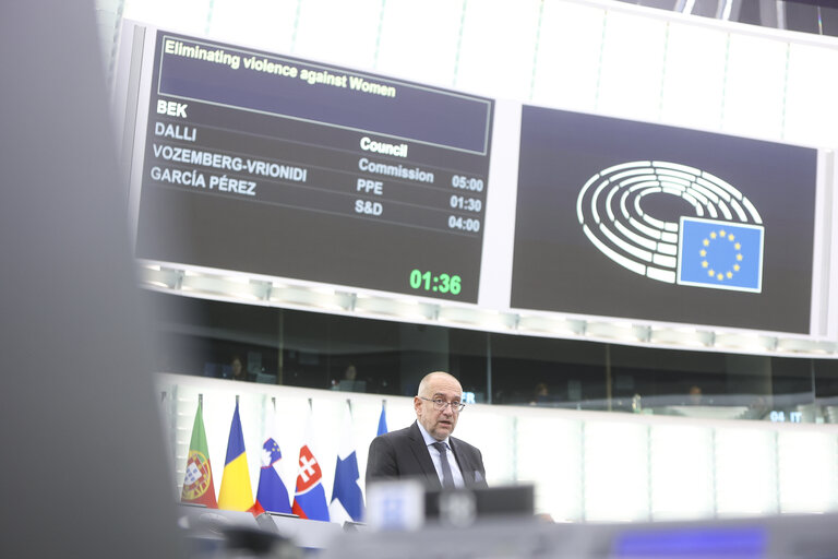 Fotografie 6: EP Plenary session - Eliminating violence against Women