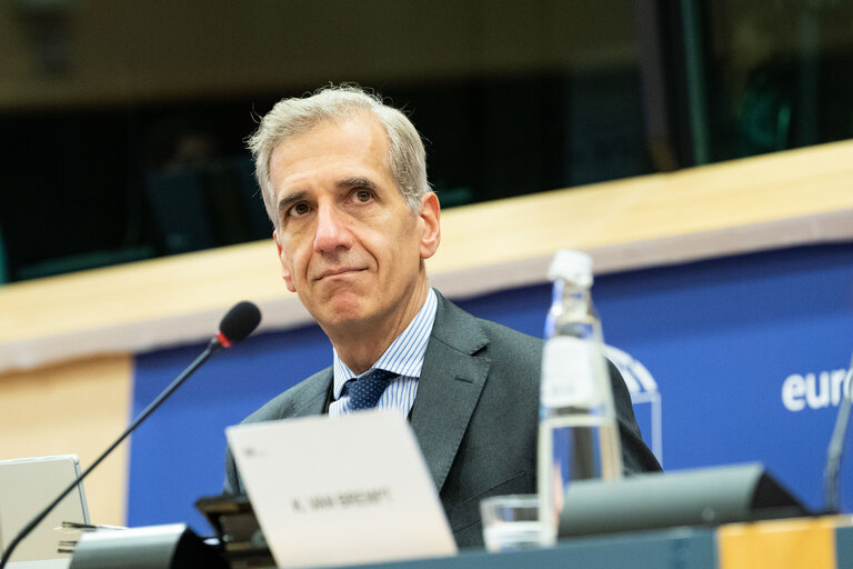 Photo 18 : COVI Public Hearing ' Socio-economic impact on vulnerable people '