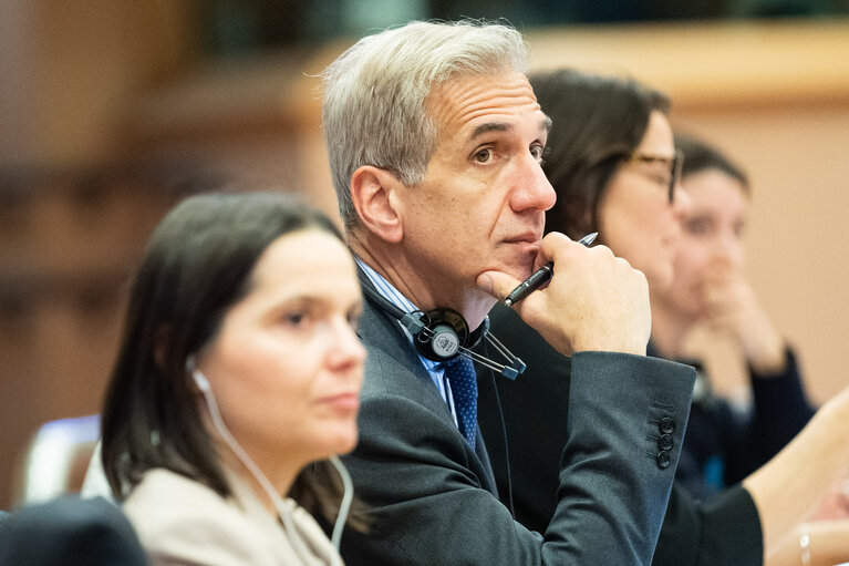 Photo 8 : COVI Public Hearing ' Socio-economic impact on vulnerable people '