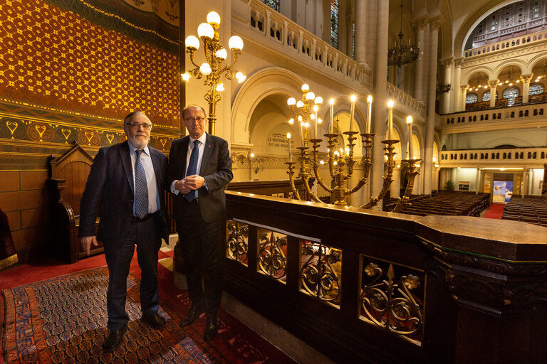 Foto 17: Othmar KARAS visit to the Great Synagogue of Europe