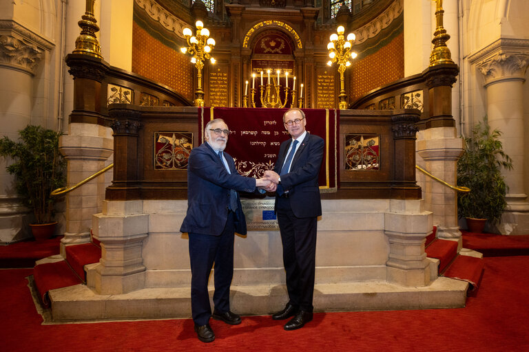 Foto 23: Othmar KARAS visit to the Great Synagogue of Europe