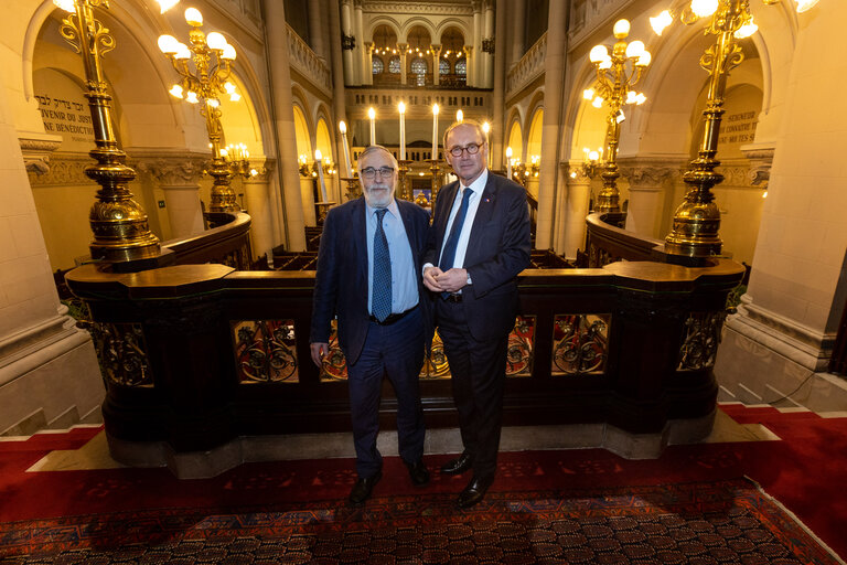 Foto 21: Othmar KARAS visit to the Great Synagogue of Europe