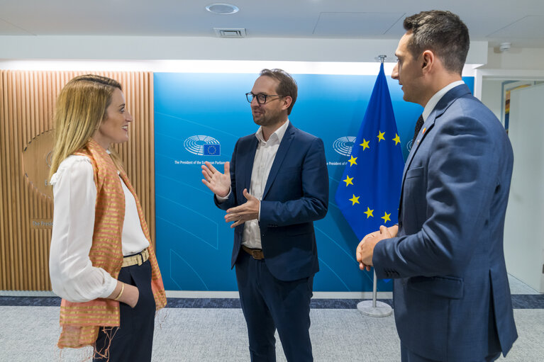 Fotografija 3: Roberta METSOLA, EP President meets with Dominic FRITZ, Mayor of Timișoara